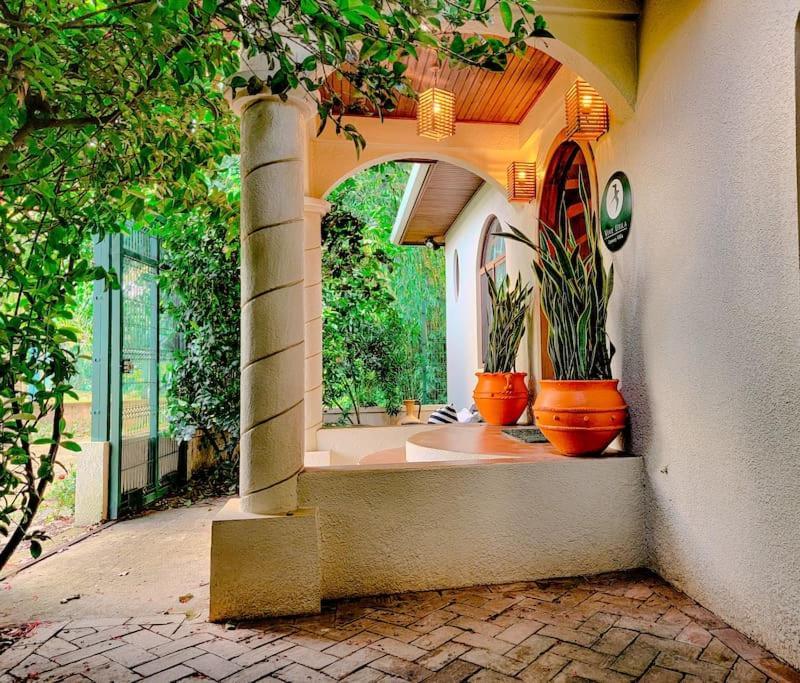 Vive Utila - Bed & Breakfast Екстериор снимка