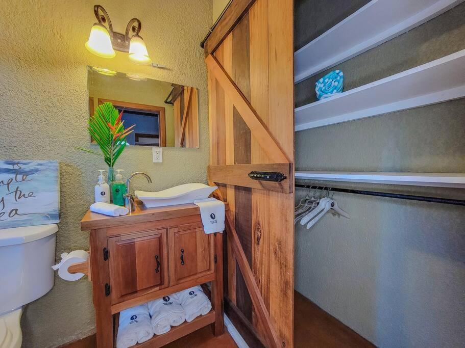 Vive Utila - Bed & Breakfast Екстериор снимка
