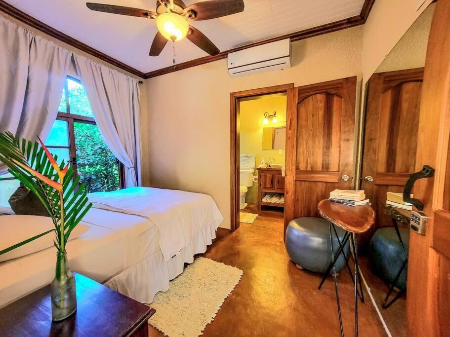 Vive Utila - Bed & Breakfast Екстериор снимка