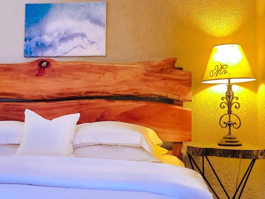Vive Utila - Bed & Breakfast Екстериор снимка