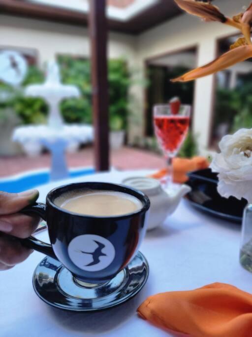 Vive Utila - Bed & Breakfast Екстериор снимка