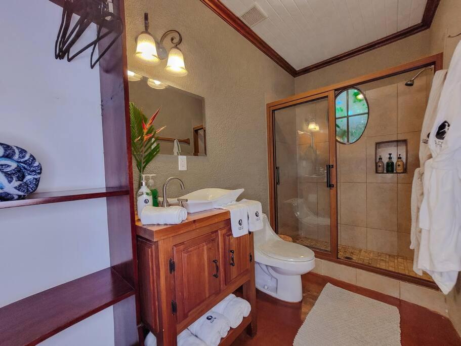 Vive Utila - Bed & Breakfast Екстериор снимка