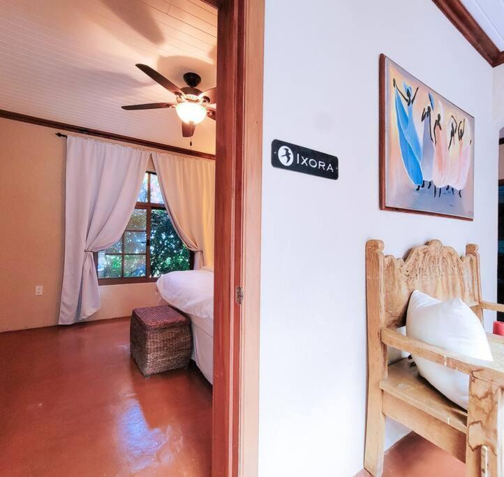 Vive Utila - Bed & Breakfast Екстериор снимка