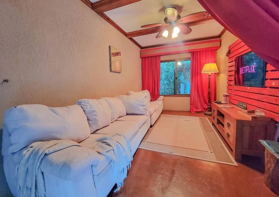 Vive Utila - Bed & Breakfast Екстериор снимка