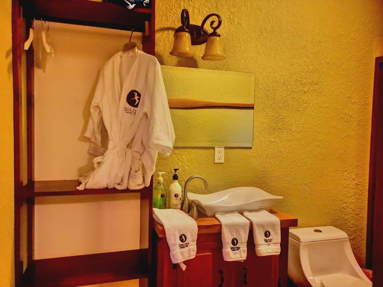 Vive Utila - Bed & Breakfast Стая снимка